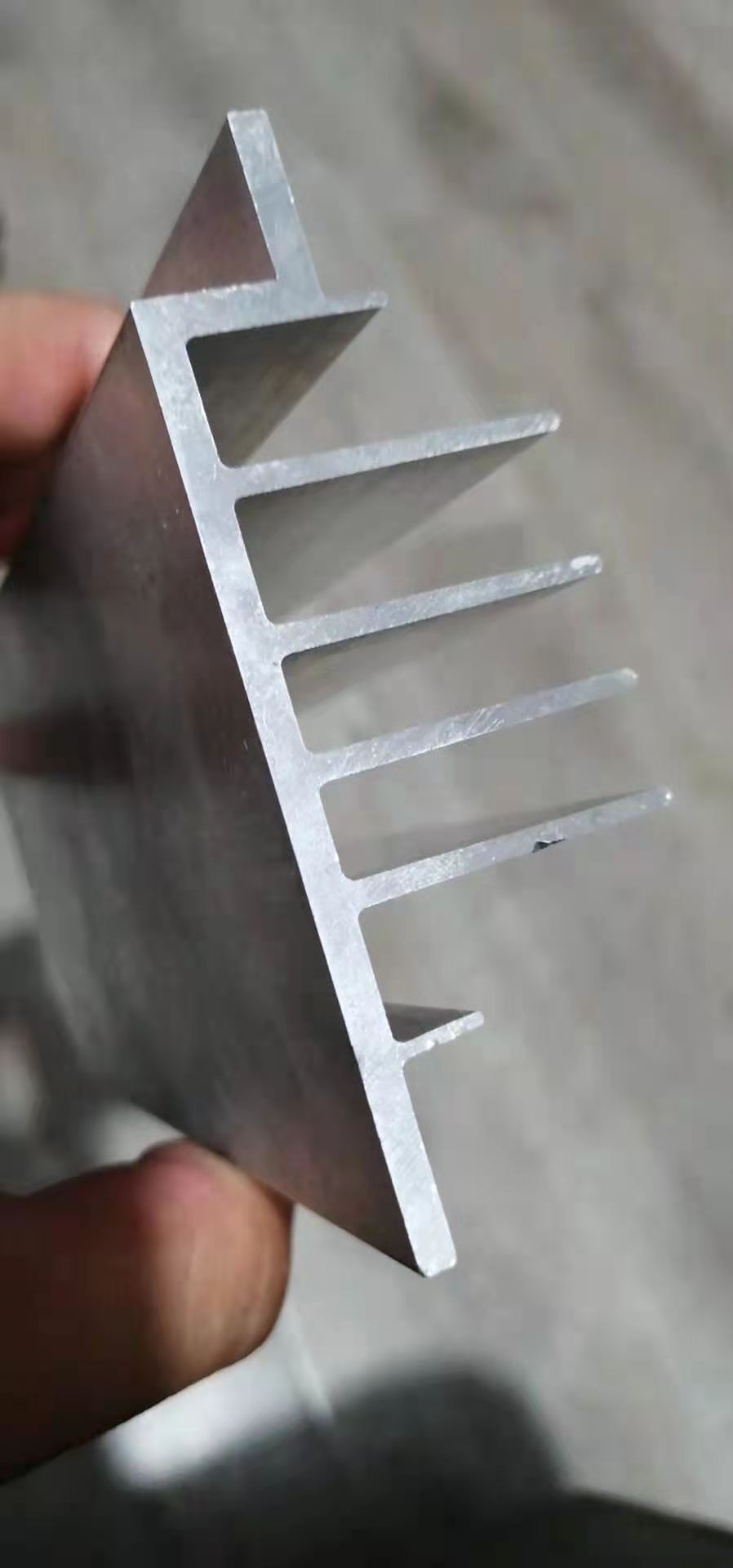 散熱器現場切割圖